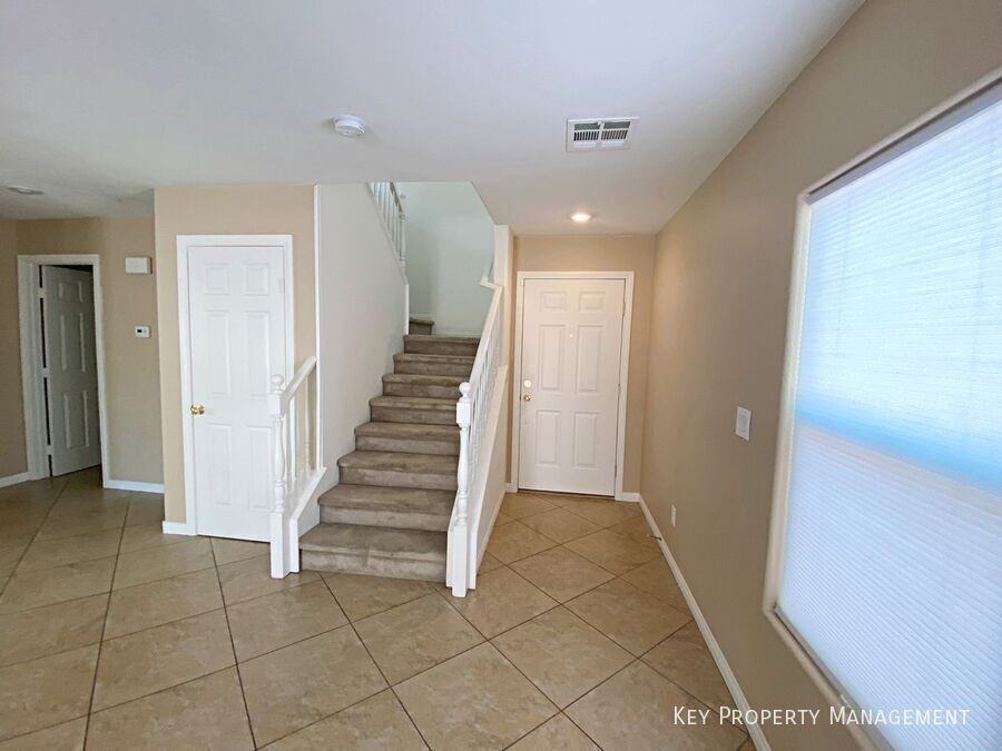 6496 Robusta Ct - Photo 3 of 28