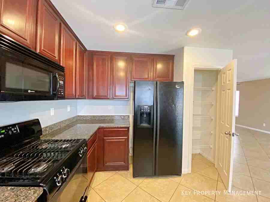 6496 Robusta Ct - Photo 7 of 28