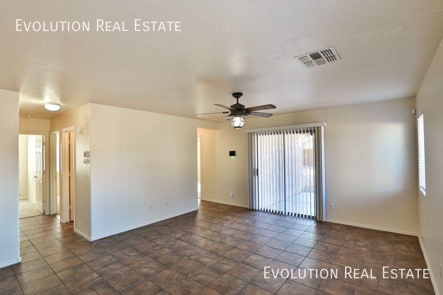 1561 E Maddison Cir - Photo 4 of 26