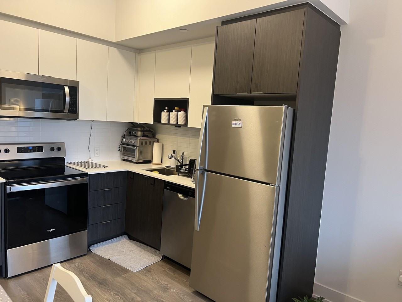 204 Burnhamthorpe Rd E - Photo 2 of 11