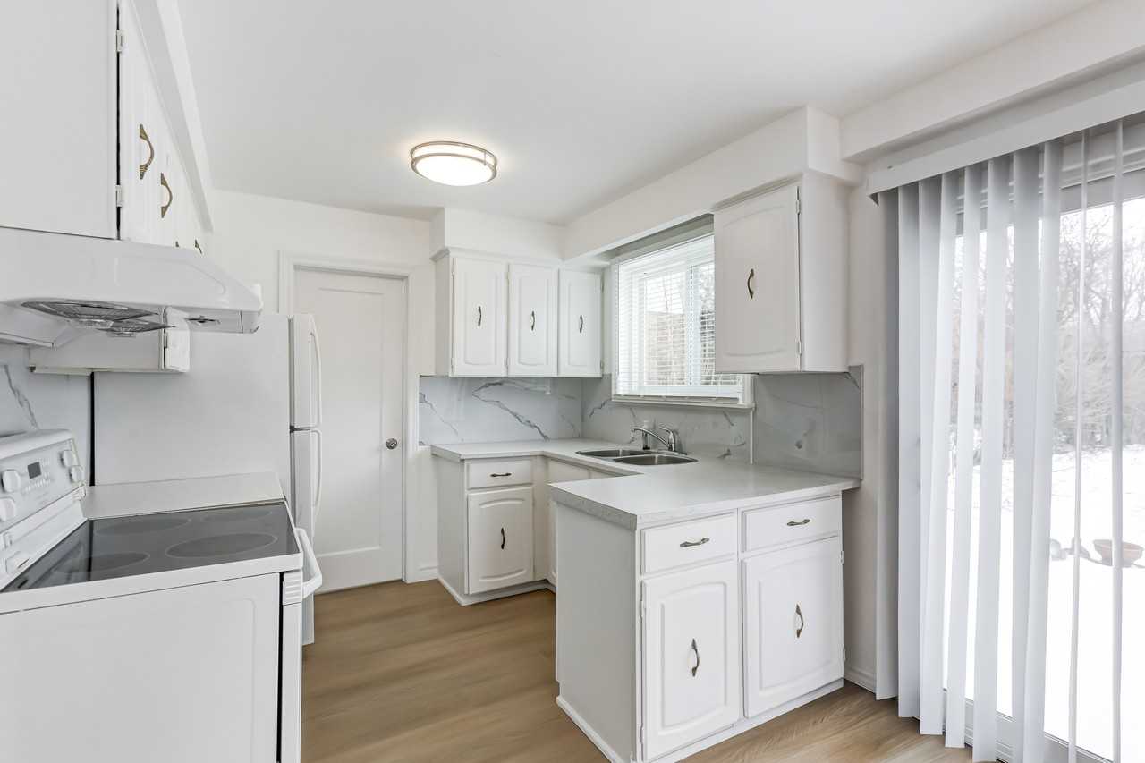 358 Lawson Rd - Photo 4 of 34