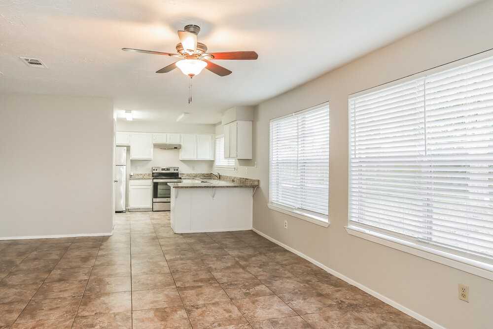 11923 Yeatmah Ln - Photo 3 of 21