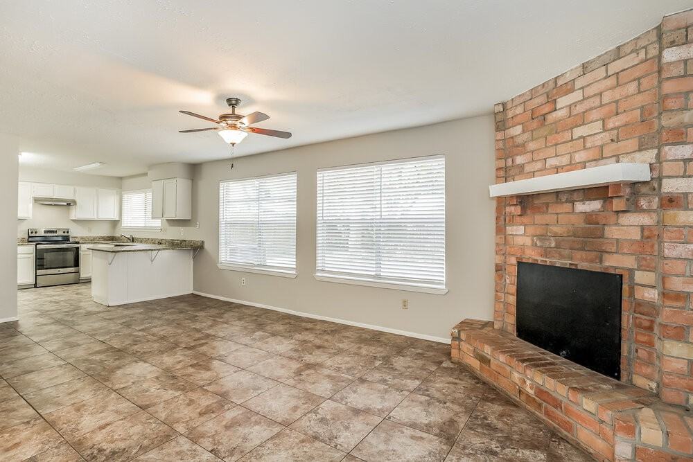 11923 Yeatmah Ln - Photo 4 of 21