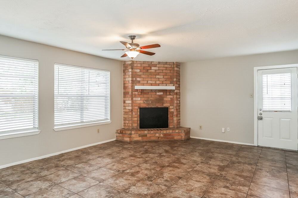 11923 Yeatmah Ln - Photo 5 of 21