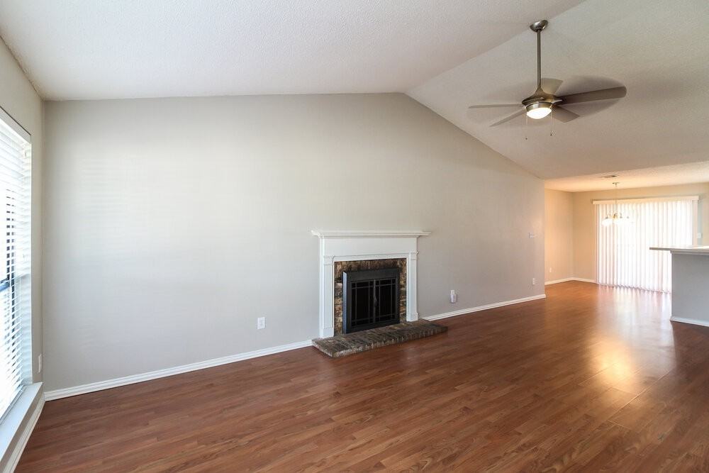 2534 Bentley Dr - Photo 2 of 15