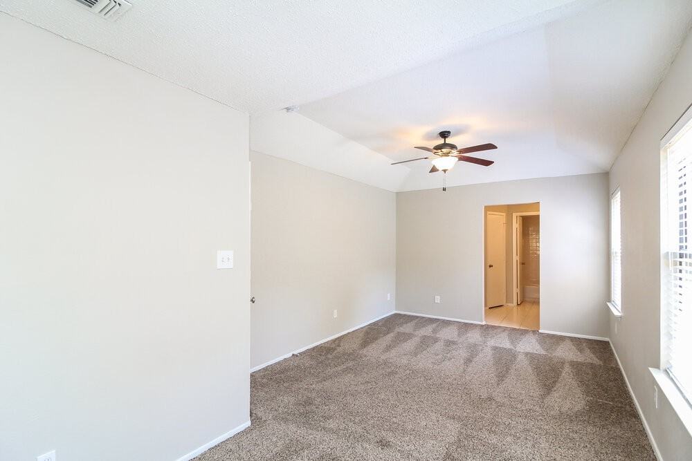 2534 Bentley Dr - Photo 5 of 15