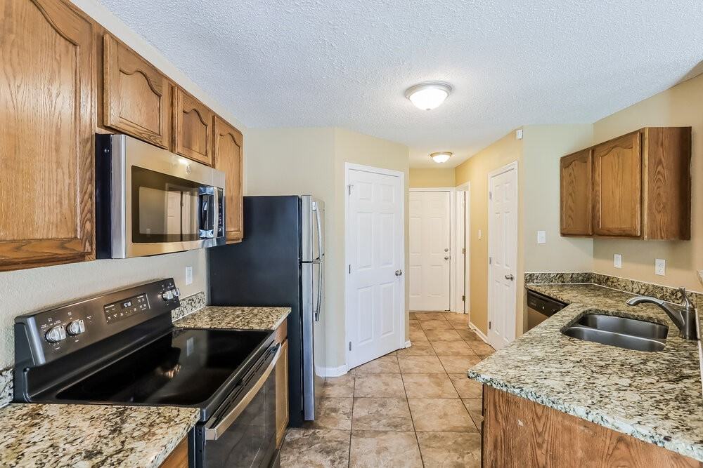 5959 Redcliff South Ln - Photo 6 of 17