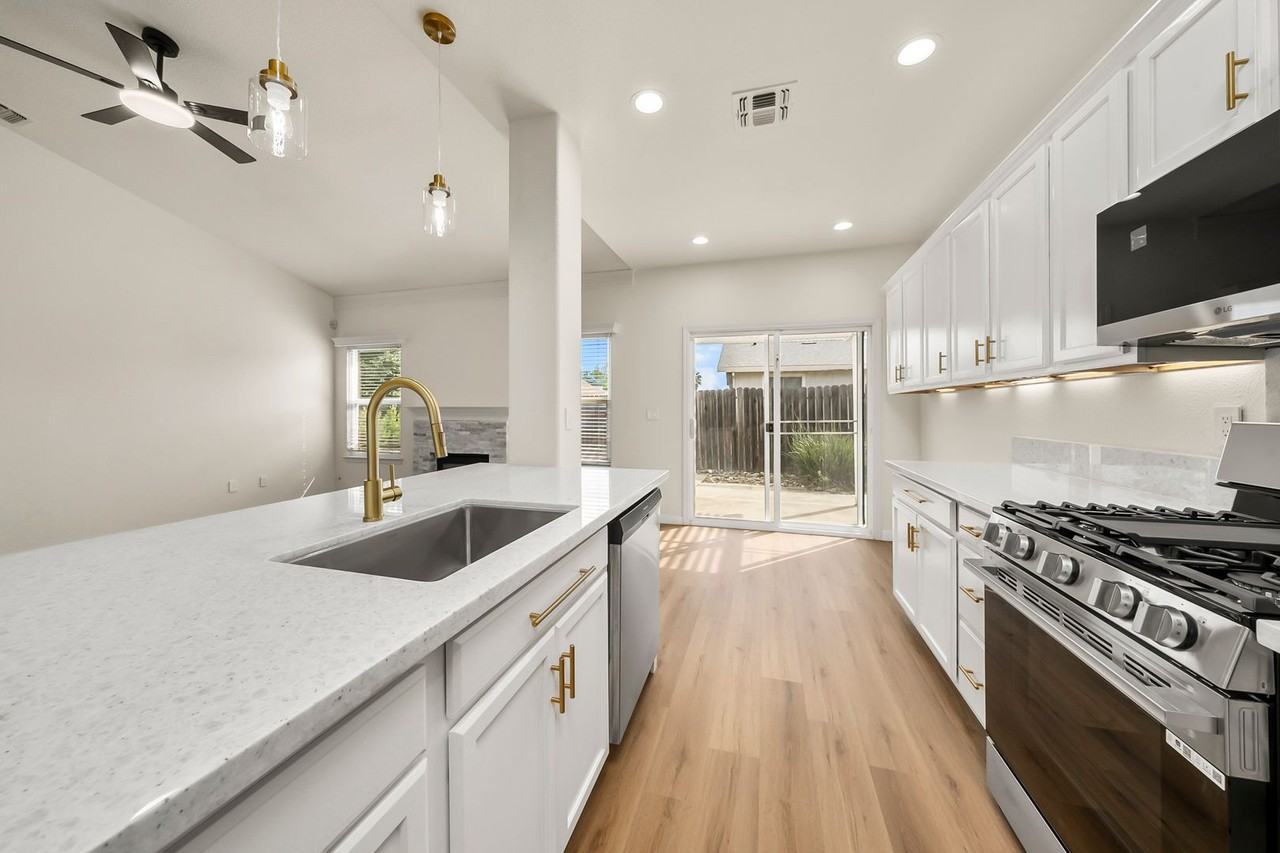 4216 Timothy Ln - Photo 2 of 18