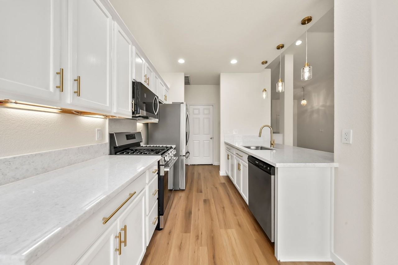 4216 Timothy Ln - Photo 5 of 18