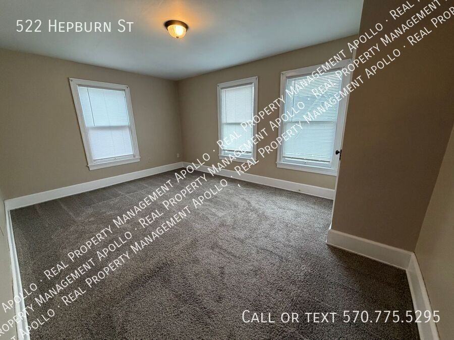 522 Hepburn St - Photo 4 of 15