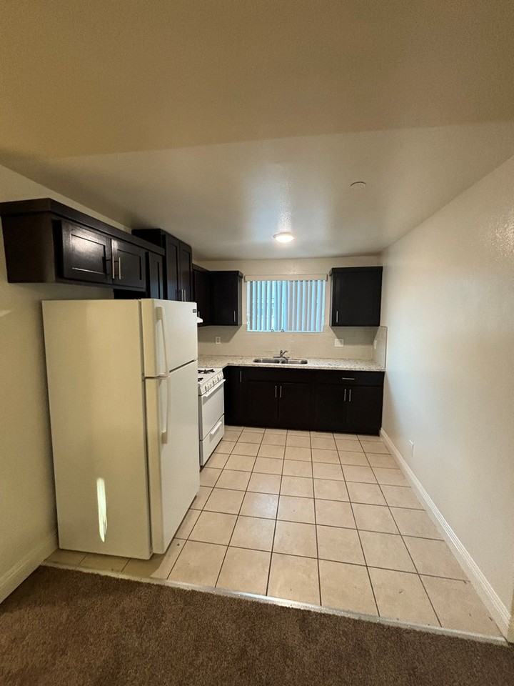 1337 West 55th Street - Photo 3 of 20