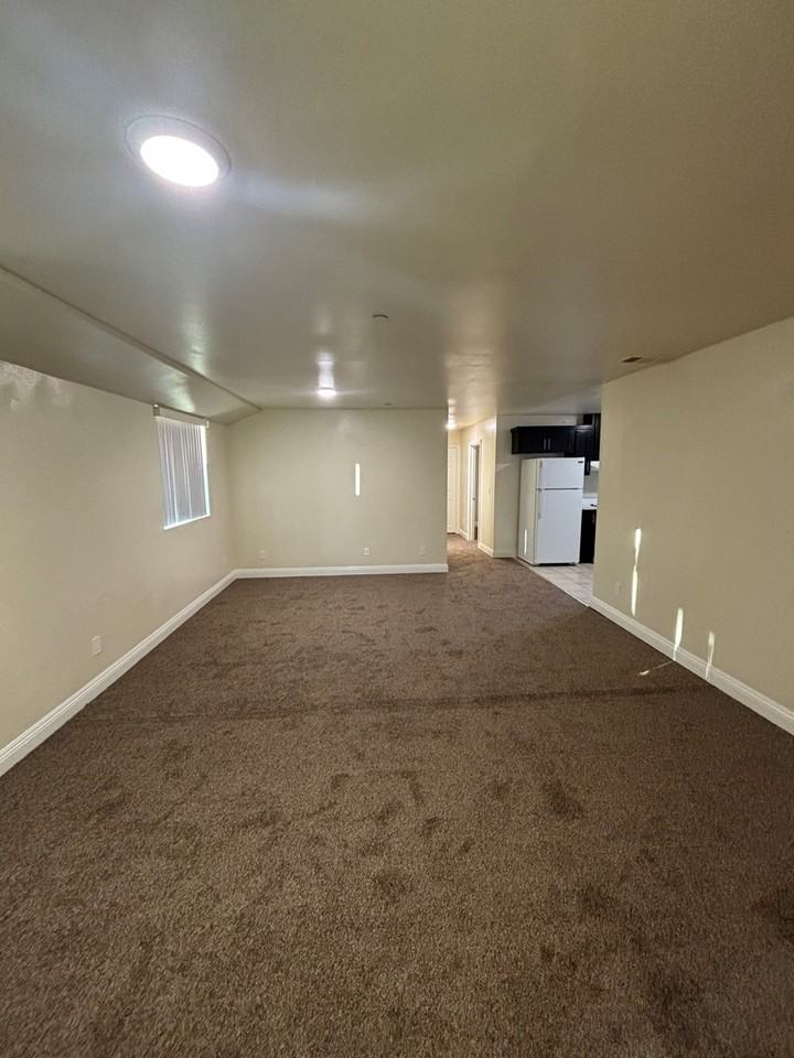 1337 West 55th Street - Photo 2 of 20