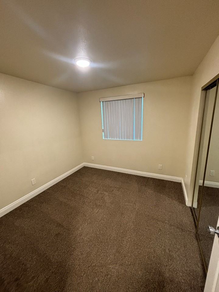 1337 West 55th Street - Photo 7 of 20