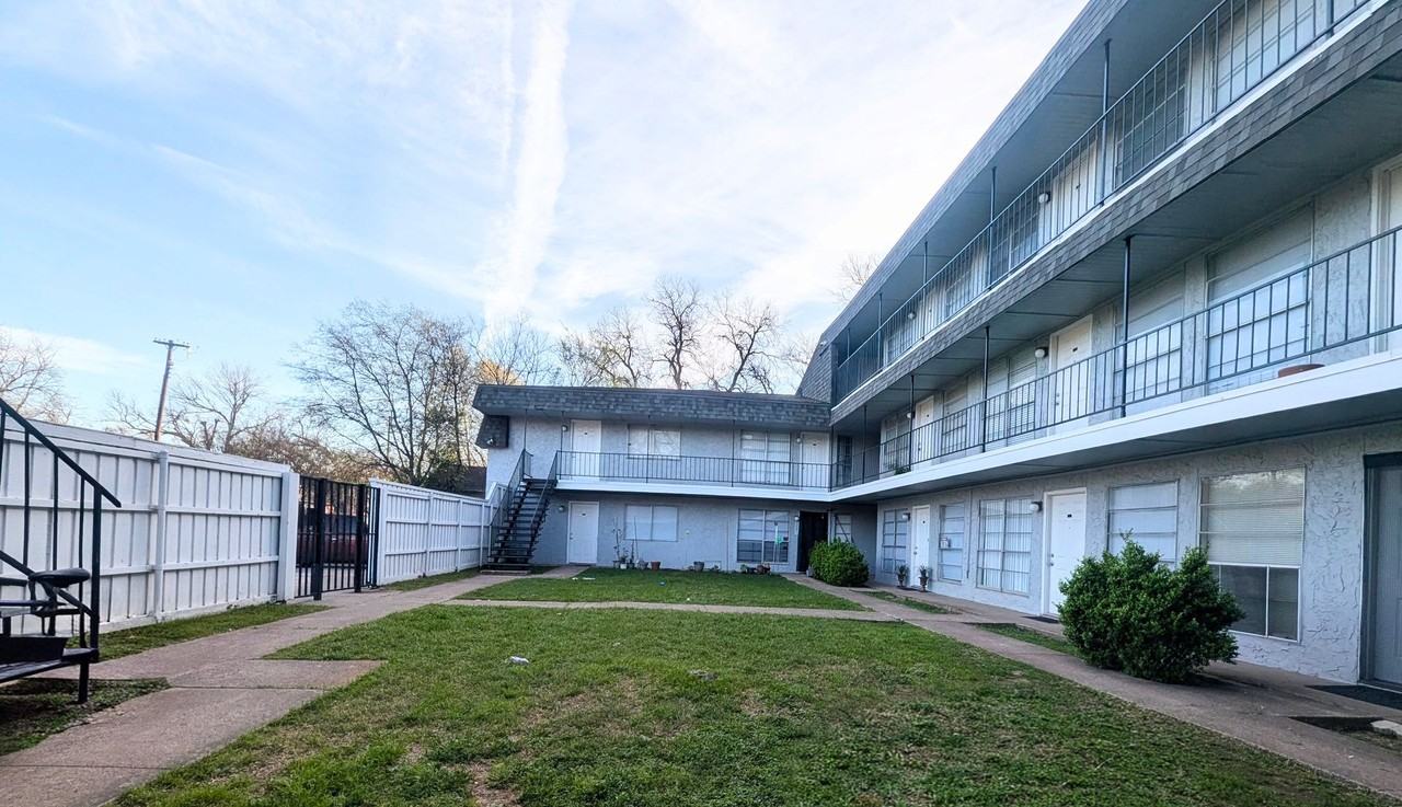 Sycamore Tree Condominiums - Photo 4 of 35