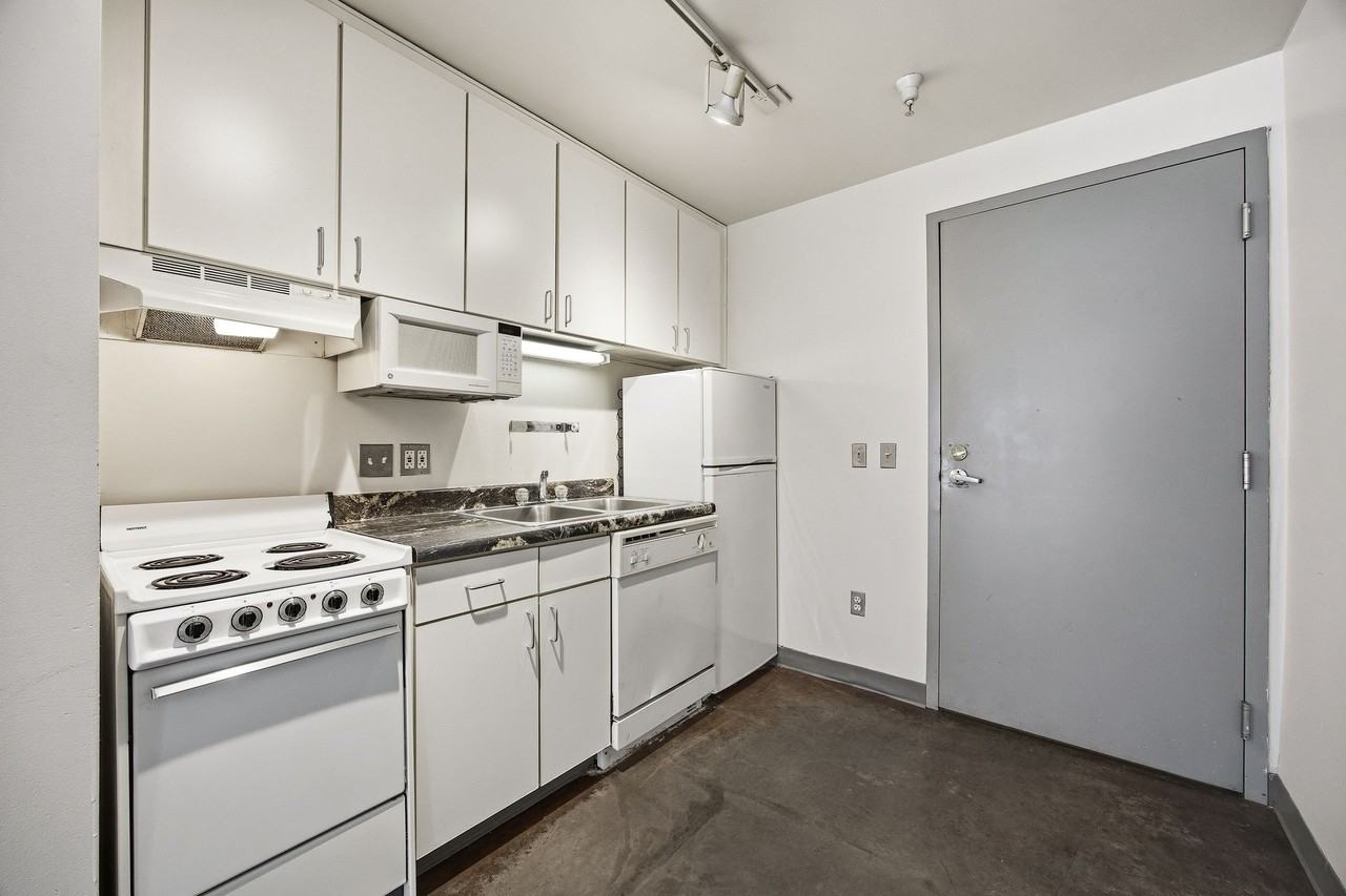 Whiteway - Photo 5 of 31