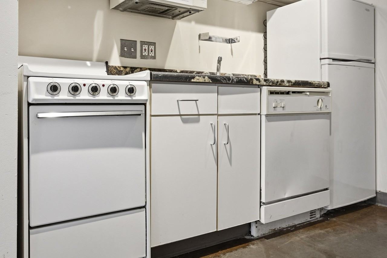 Whiteway - Photo 7 of 31