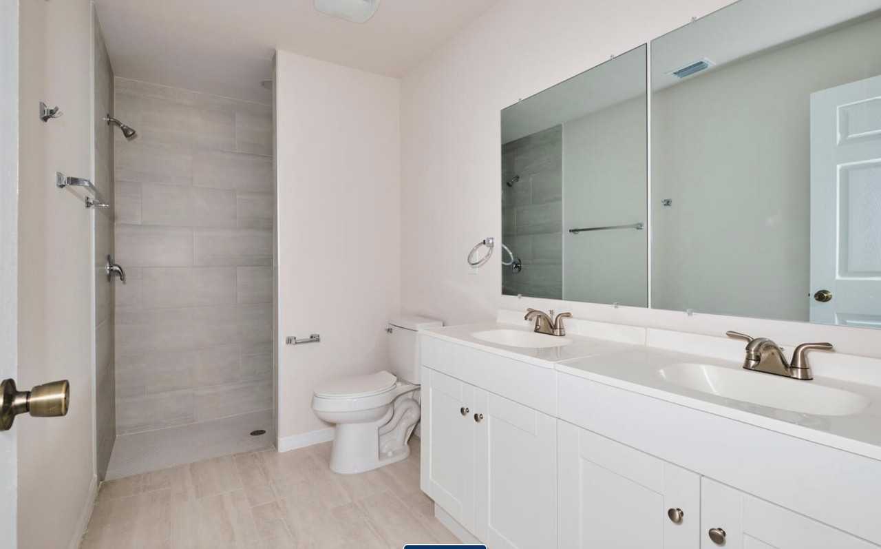 1302 Se 6th Ave #NA - Photo 4 of 9