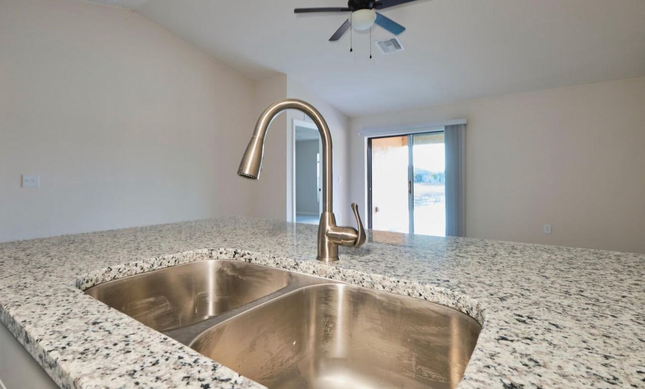 1302 Se 6th Ave #NA - Photo 6 of 9