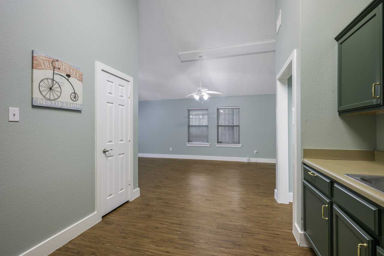 1226 E Woodin Blvd #NA - Photo 5 of 13