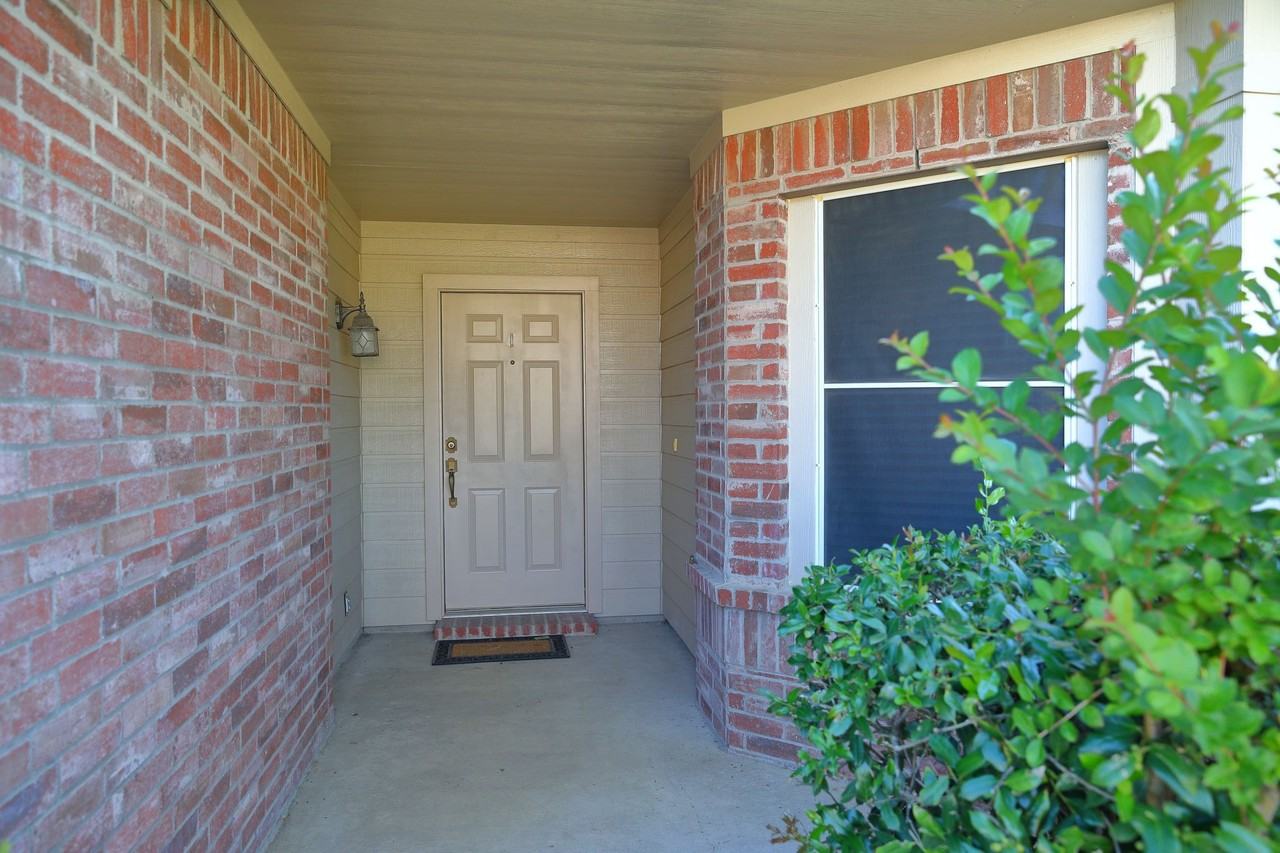 2900 Bluffs Ct #NA - Photo 2 of 21