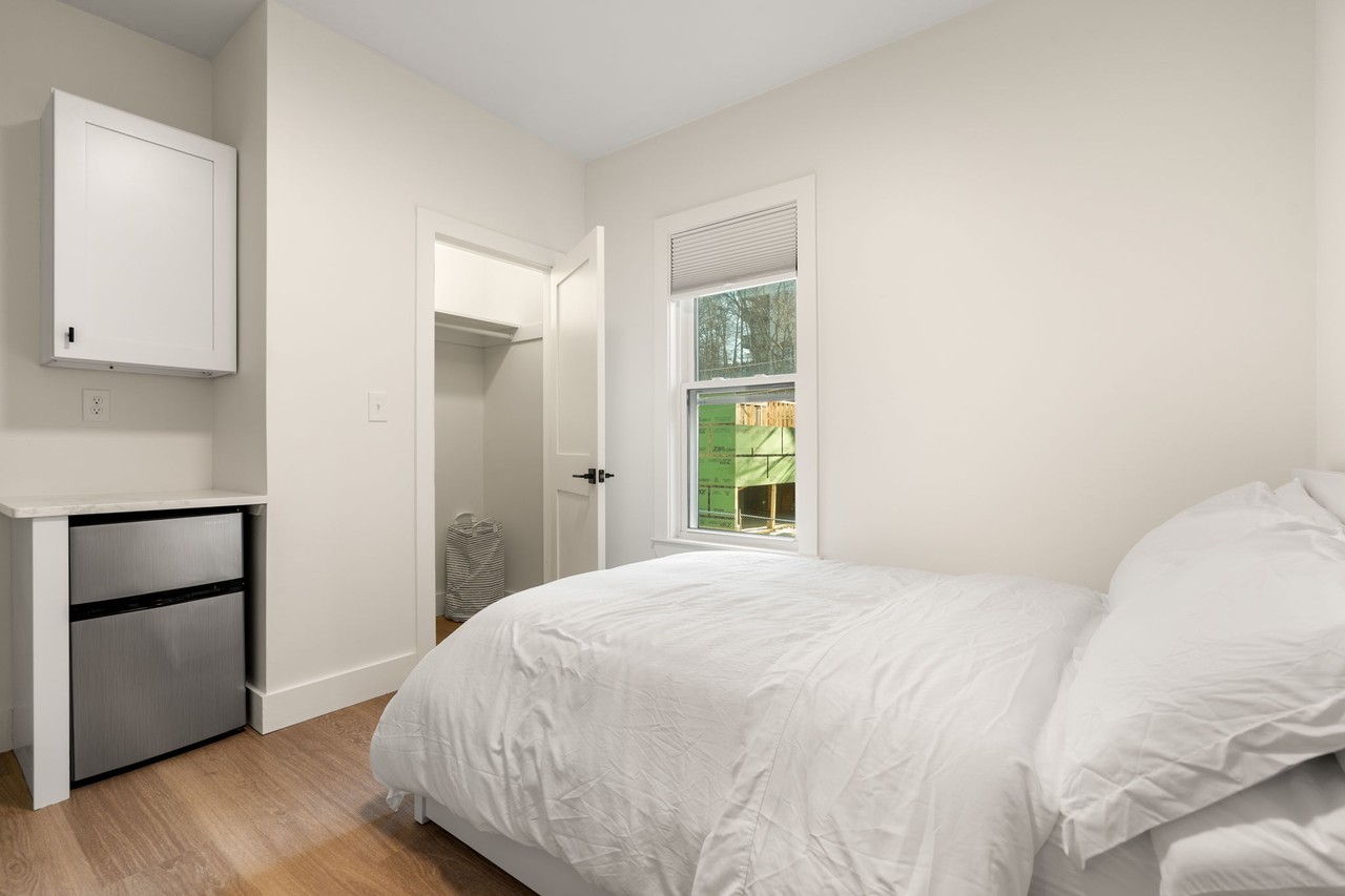 141 Hillside St #4 - Photo 4 of 22