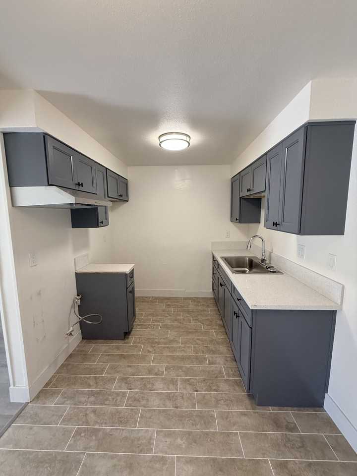 632 Abbey Ln #3 - Photo 4 of 11