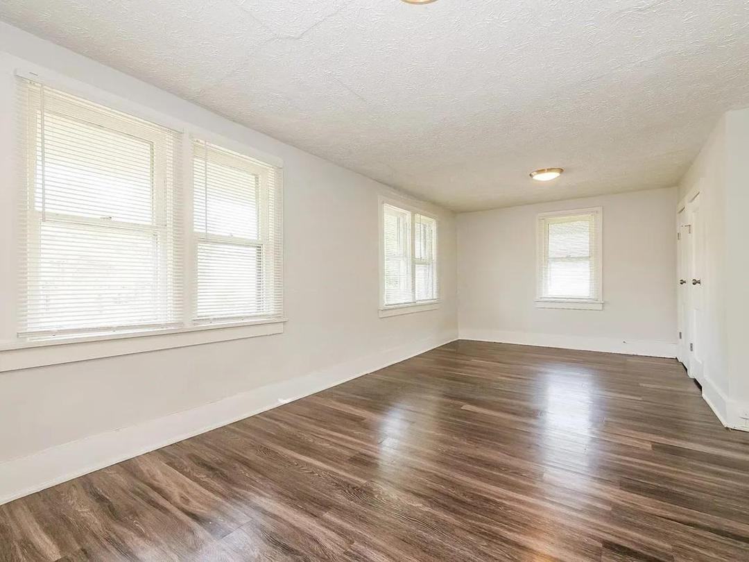 1704 Military Ave #NA - Photo 5 of 6