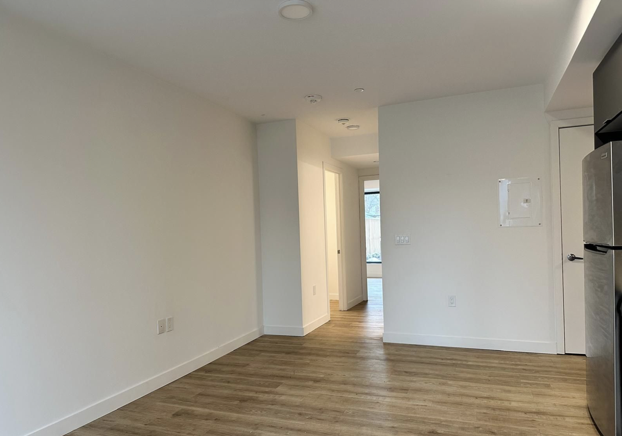 325 University Avenue West #113 - Photo 5 of 13