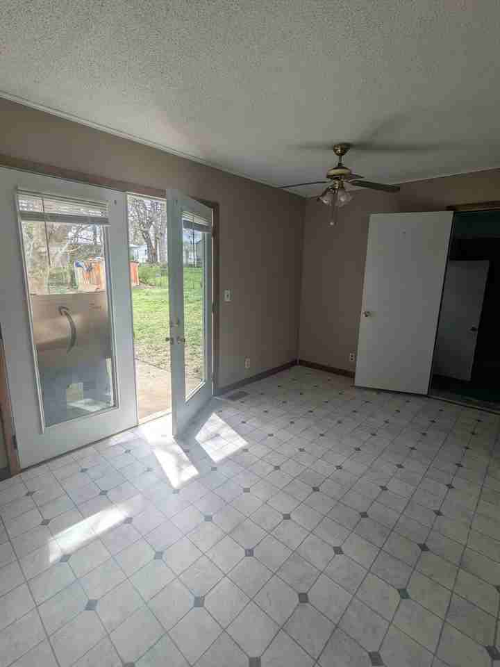 210 Chestnut Drive - Photo 4 of 16