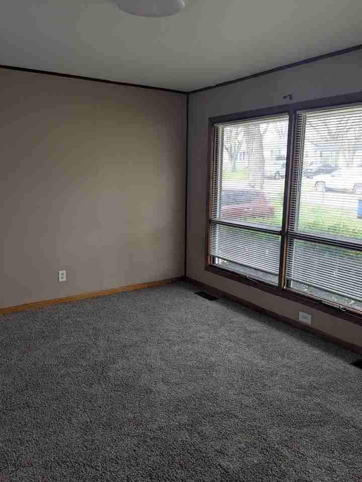 210 Chestnut Drive - Photo 5 of 16