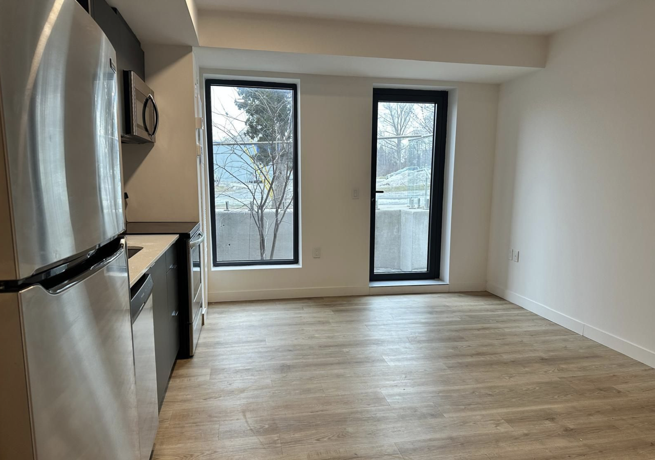 325 University Avenue West #113 - Photo 4 of 13