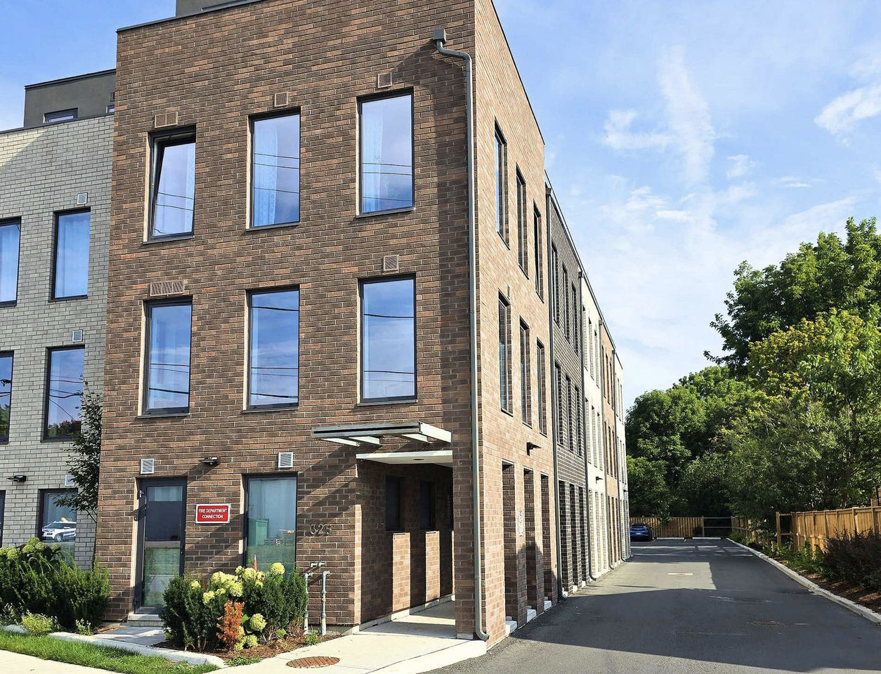 325 University Avenue West #113 - Photo 2 of 13