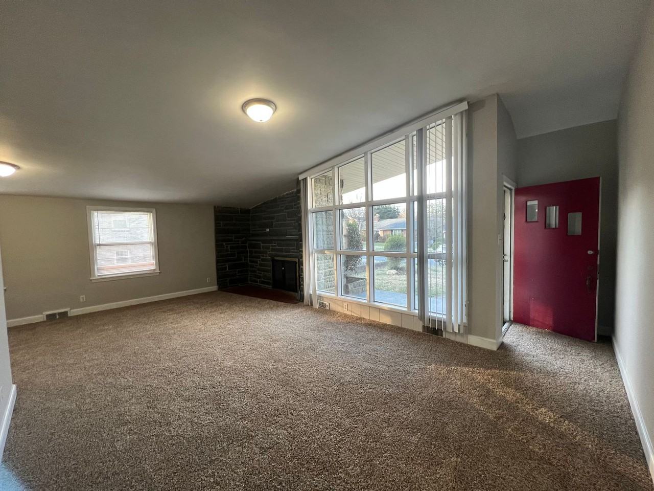 206 Connecticut Ave - Photo 3 of 44