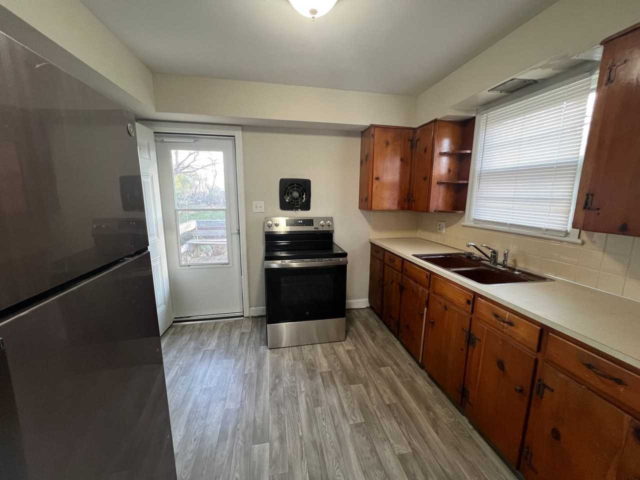 206 Connecticut Ave - Photo 7 of 44