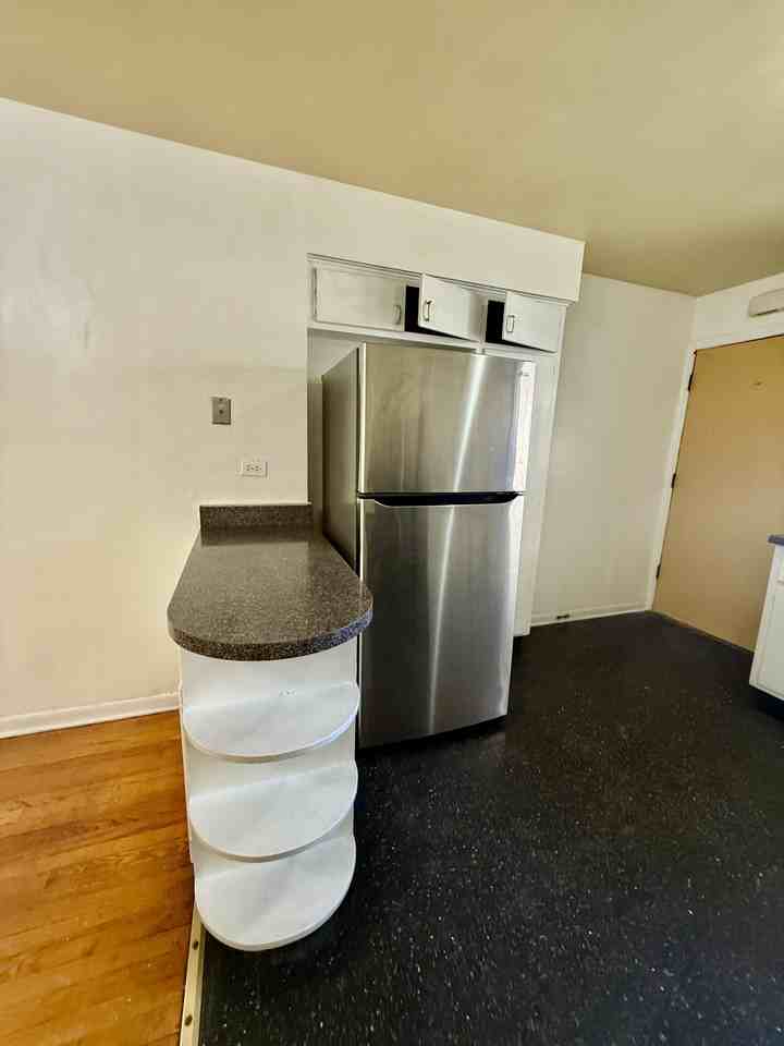 N Claremont Ave & W Howard St - Photo 5 of 19