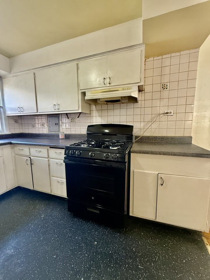 N Claremont Ave & W Howard St - Photo 4 of 19