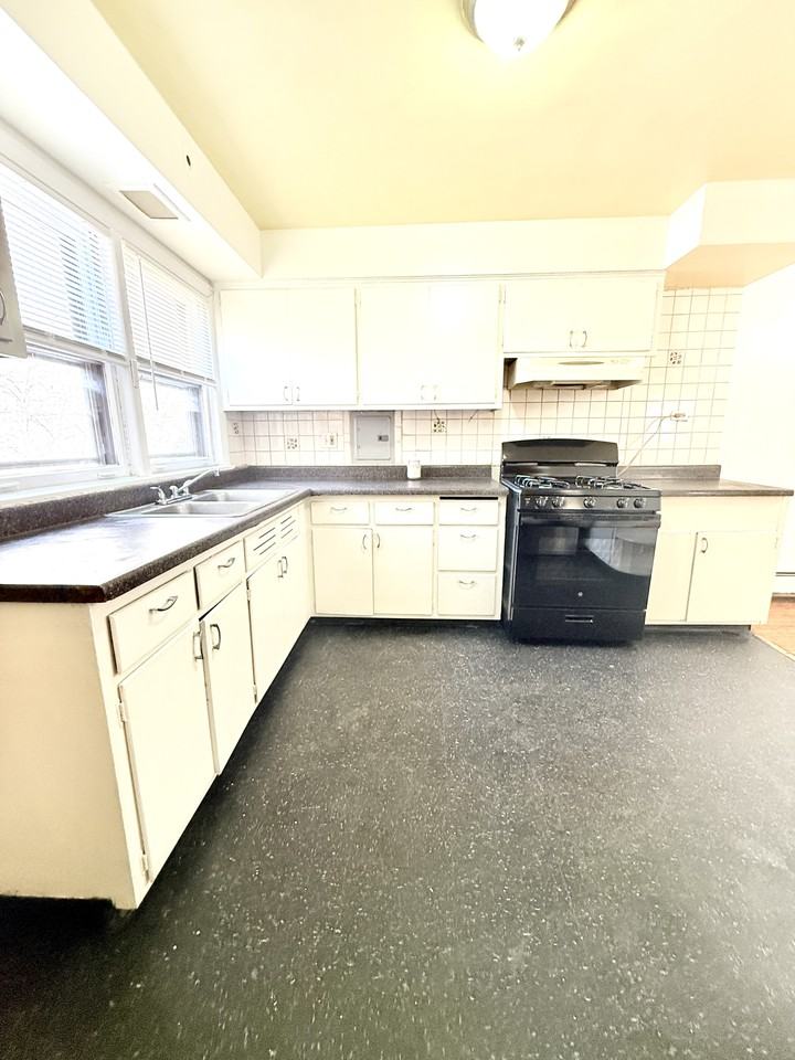 N Claremont Ave & W Howard St - Photo 2 of 19