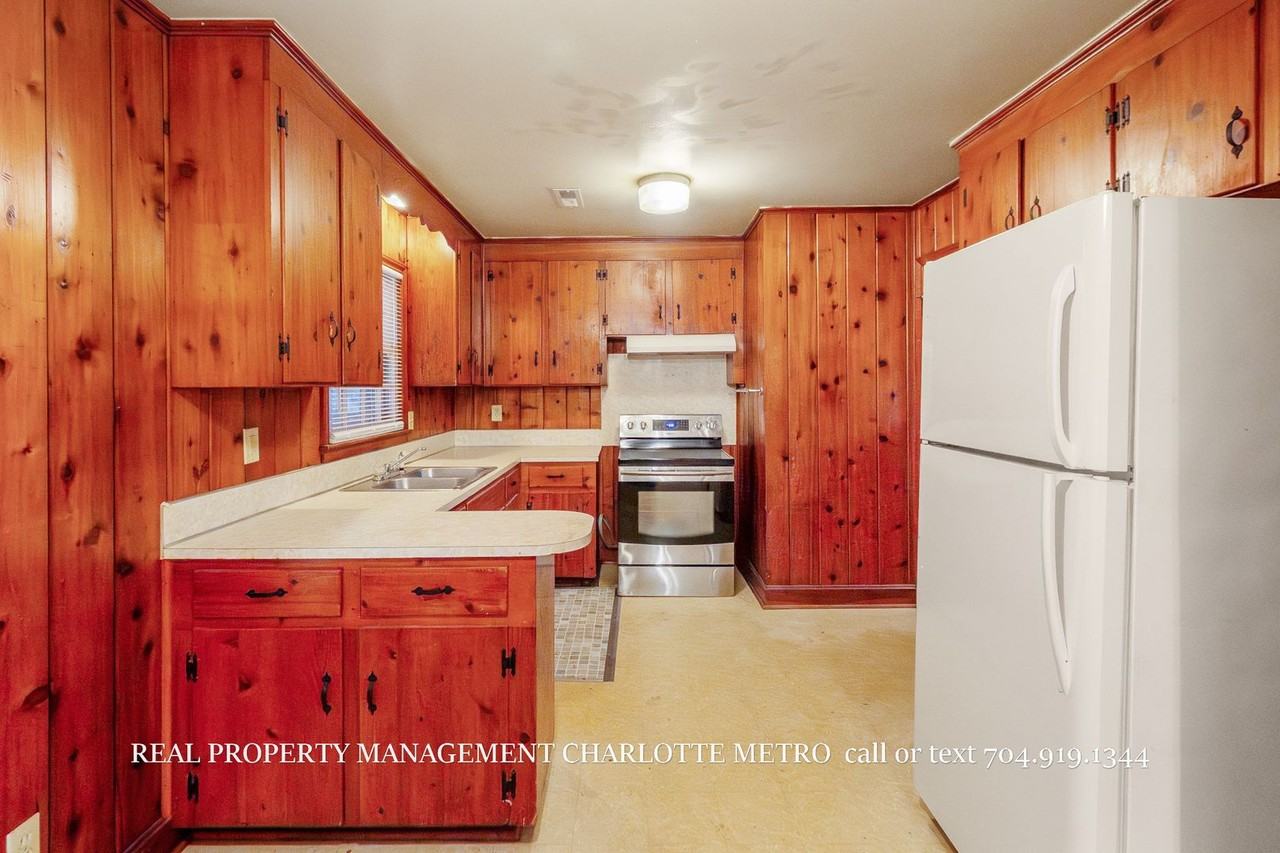 3025 Amity Garden Ct - Photo 5 of 18