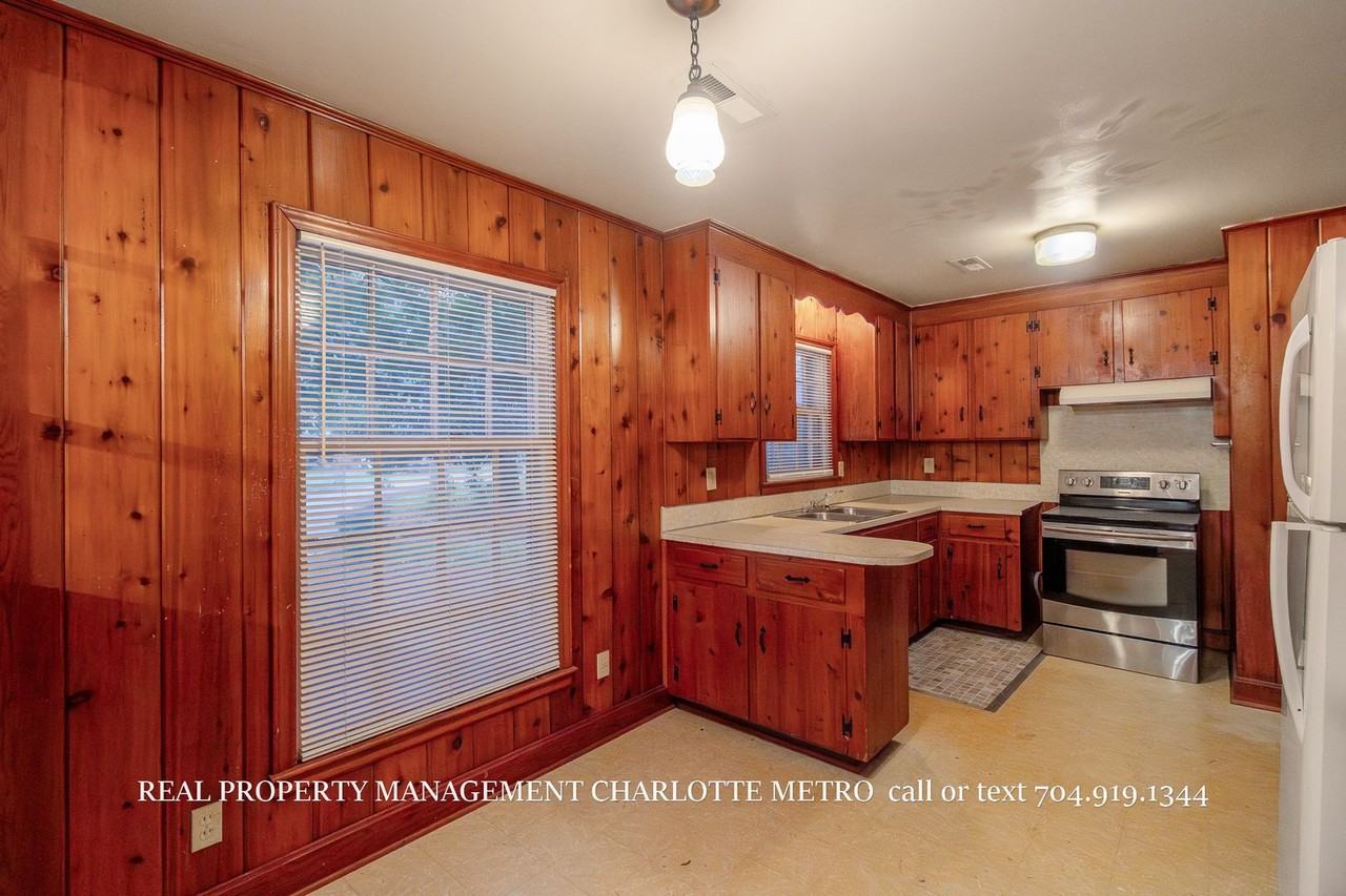 3025 Amity Garden Ct - Photo 6 of 18