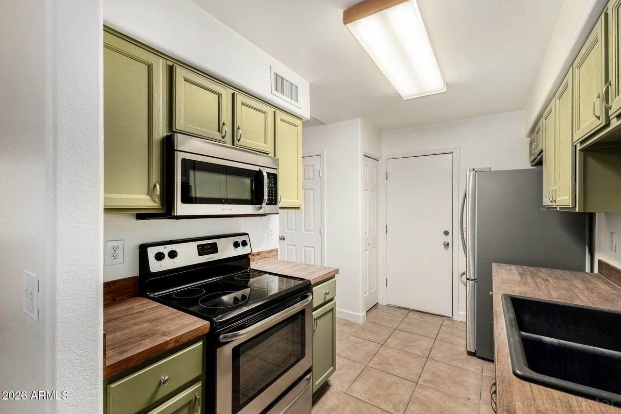 743 E Pepper Dr - Photo 4 of 19