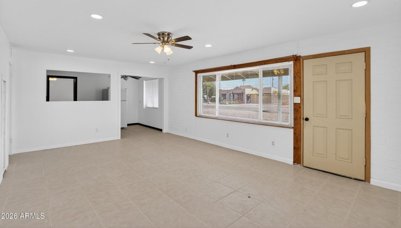 1113 N Coolidge Ave - Photo 6 of 26