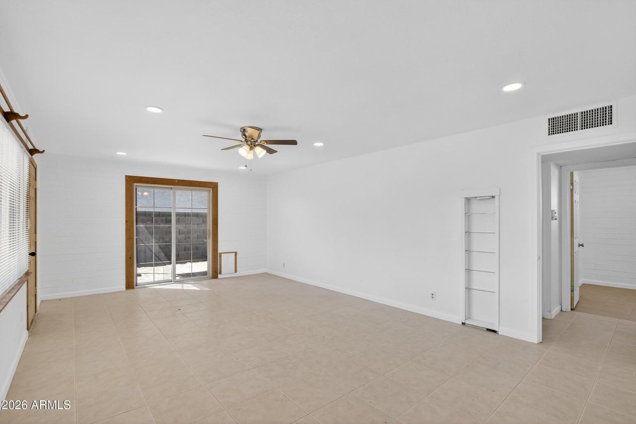 1113 N Coolidge Ave - Photo 7 of 26