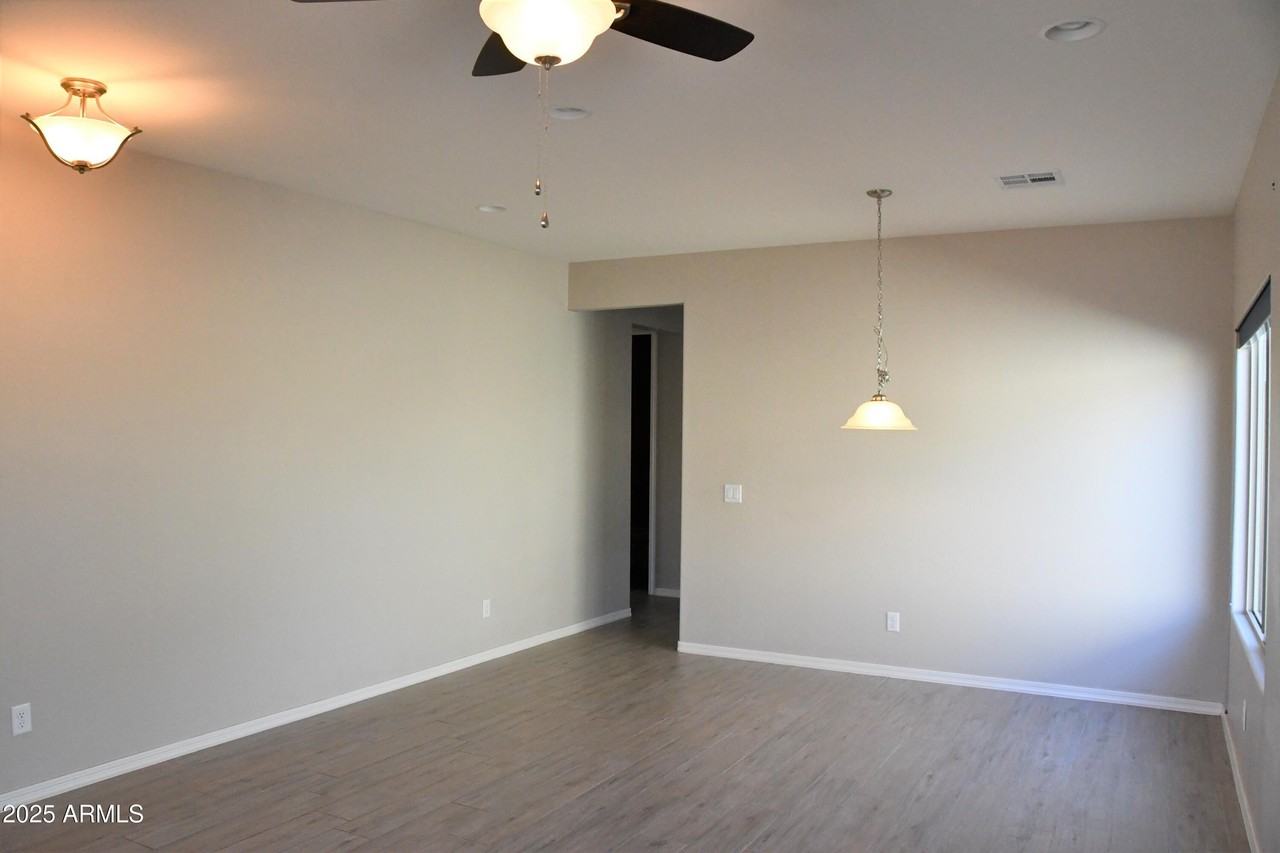 2362 W Sierra Vista Dr - Photo 4 of 23