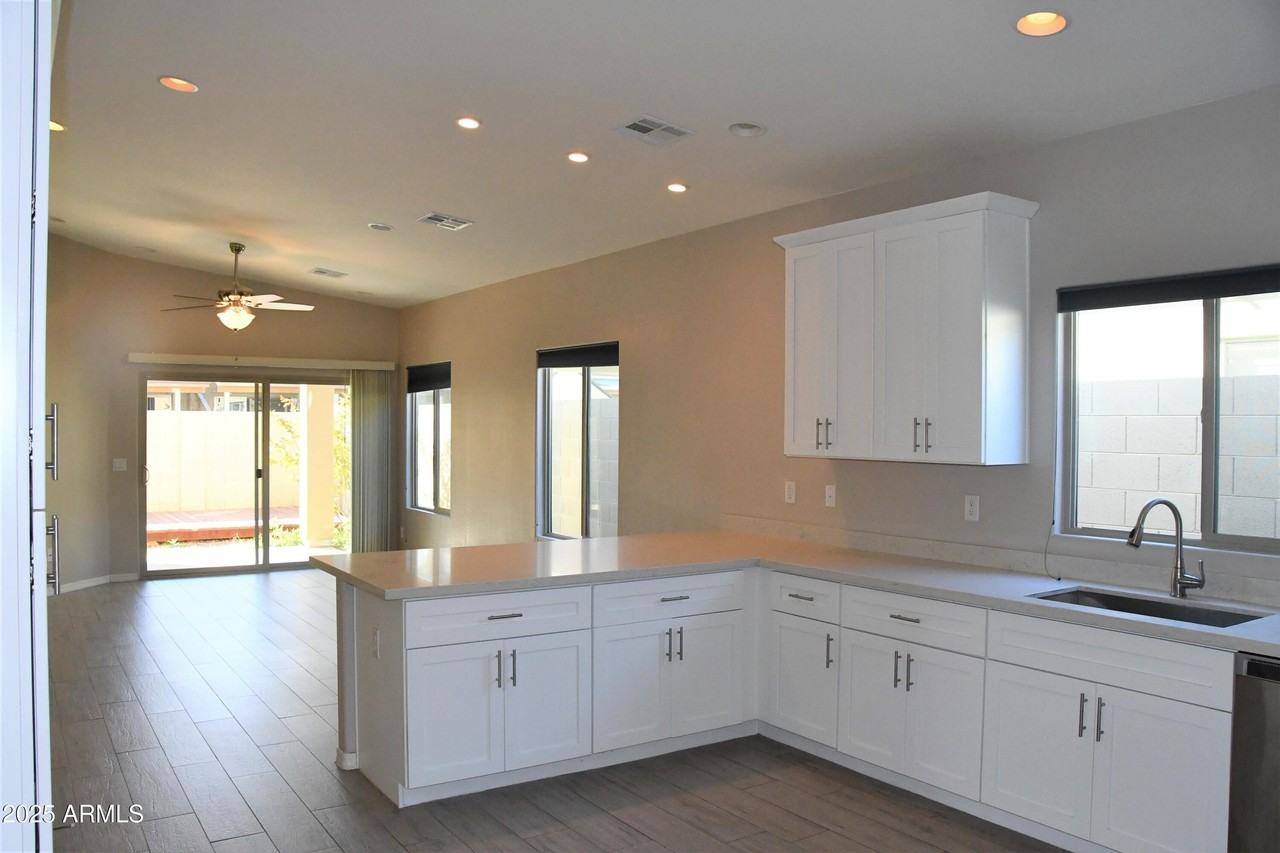 2362 W Sierra Vista Dr - Photo 5 of 23