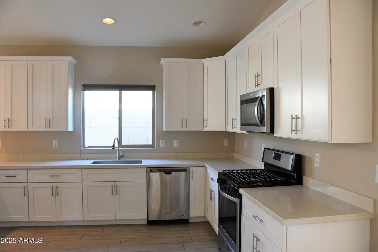 2362 W Sierra Vista Dr - Photo 6 of 23