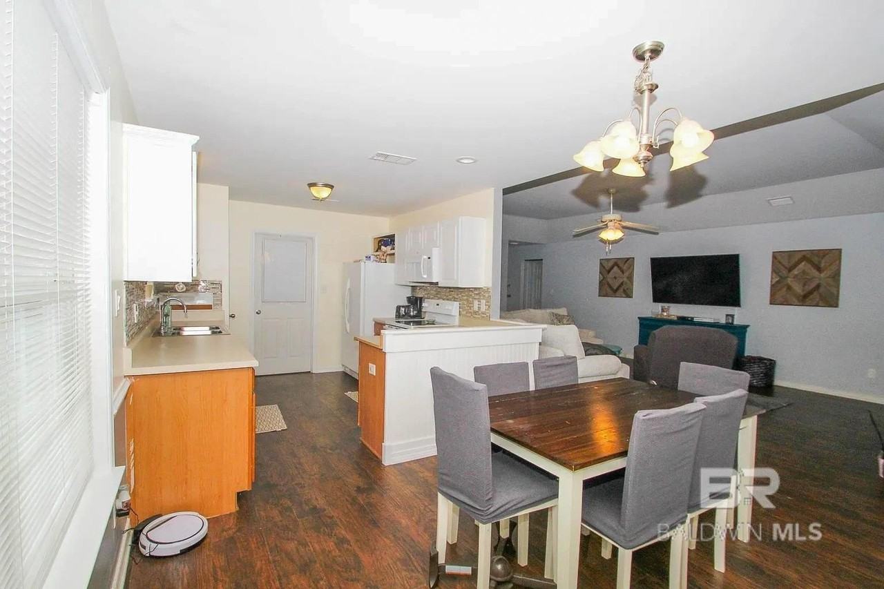 25920 Argonne Dr - Photo 2 of 5