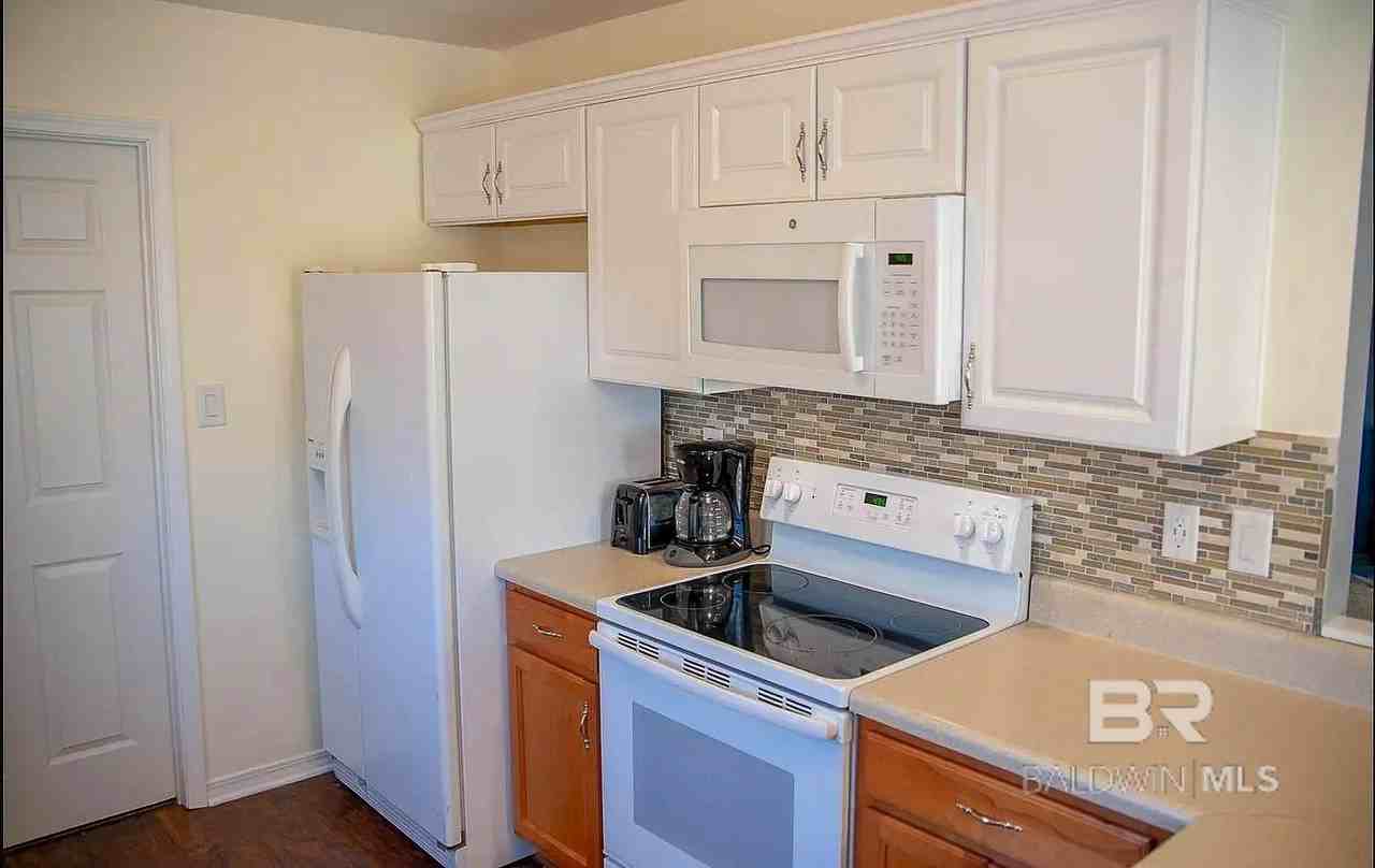 25920 Argonne Dr - Photo 3 of 5