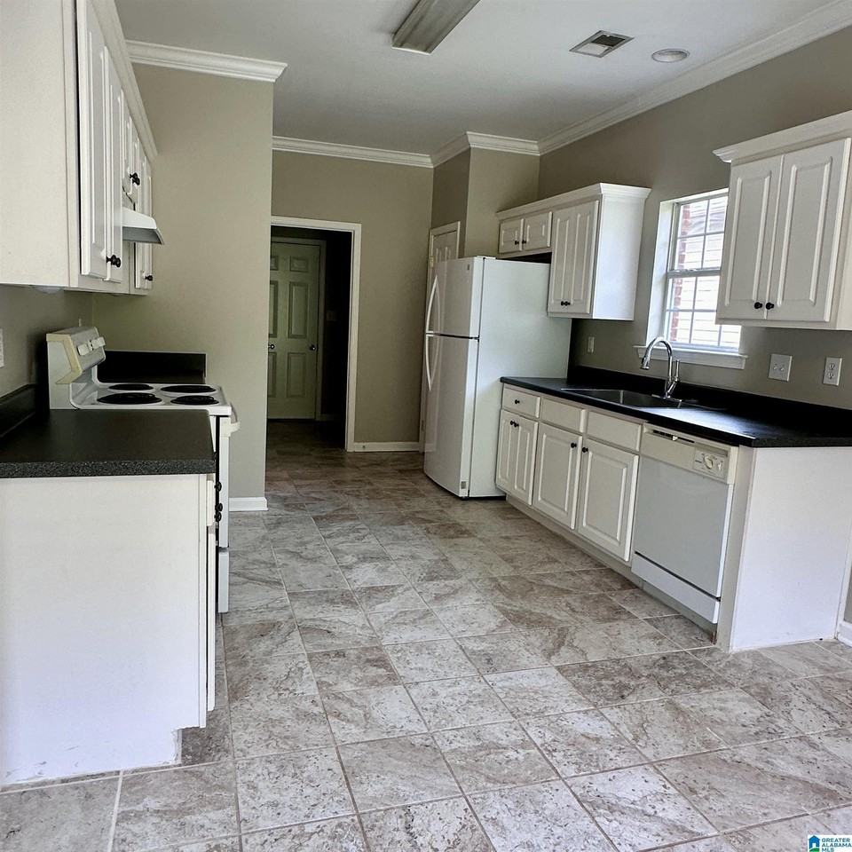 821 Savannah Ln - Photo 7 of 20