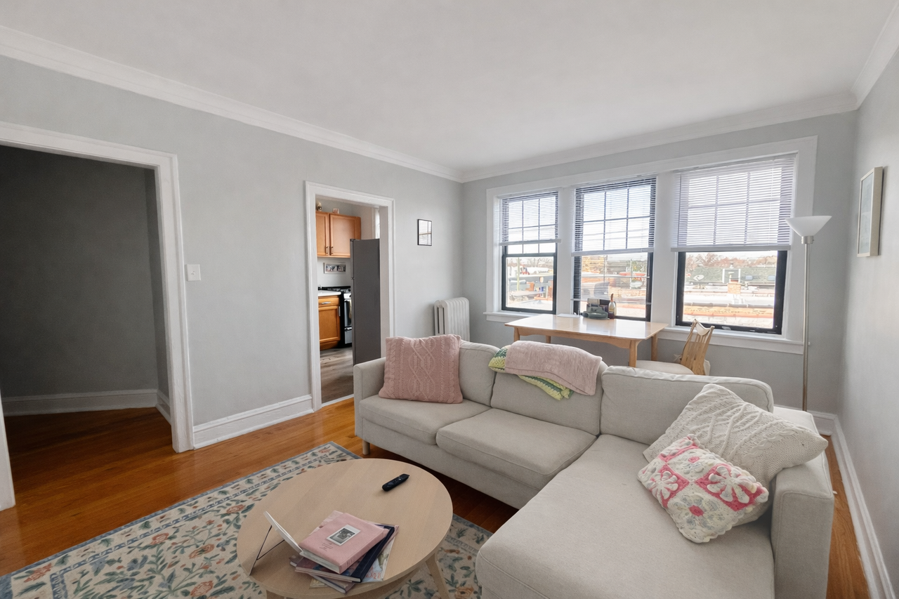 2336 W Addison St #H3 - Photo 3 of 9