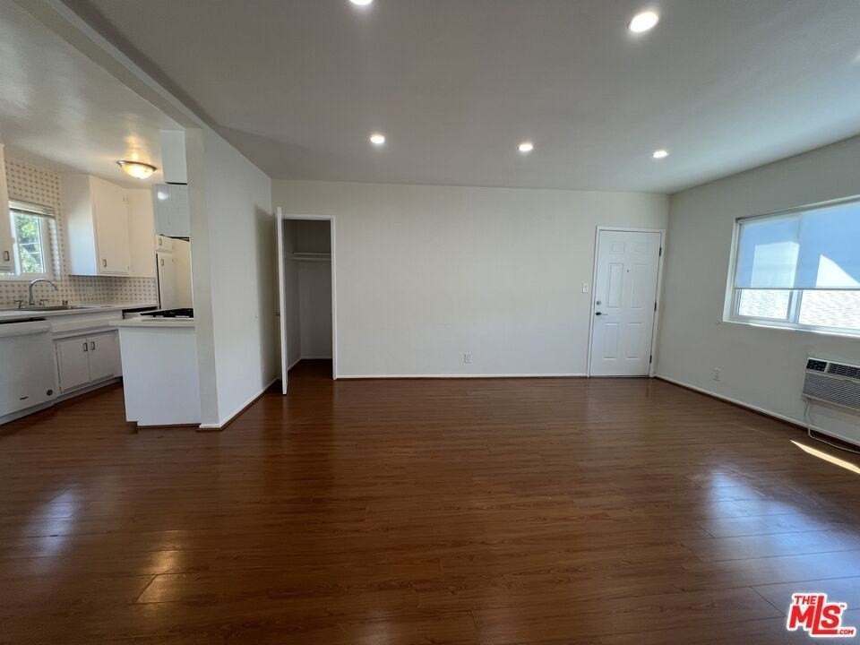 2210 S Sycamore Ave Apt 3 - Photo 5 of 15